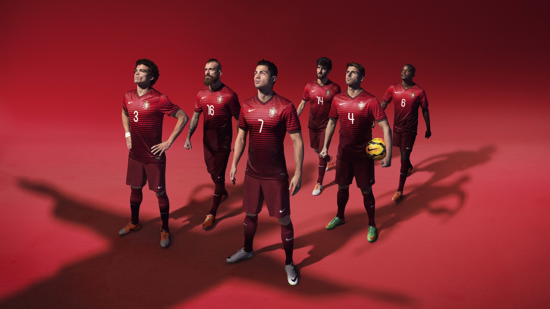 全黑队的球员展现出的强大凝聚力，成就了团队的卓越表现，黑球球员